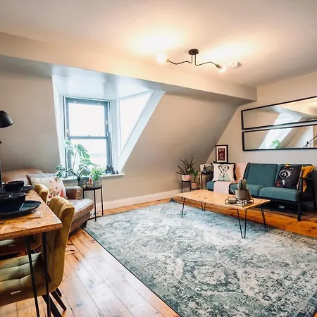 Apartment Modern Penthouse In Town